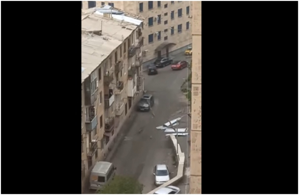 Քամու հետևանքով բազմաբնակարան շենքի տանիքը պոկվել և ընկել է ցած, որի հետևանքը կարող էր մարդկանց համար անդառնալի լինել